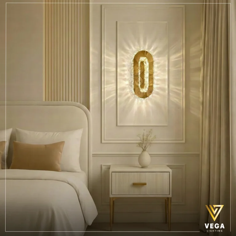 أبليك JEWELA ذهبي بكريستال شفاف وتصميم بيضاوي.