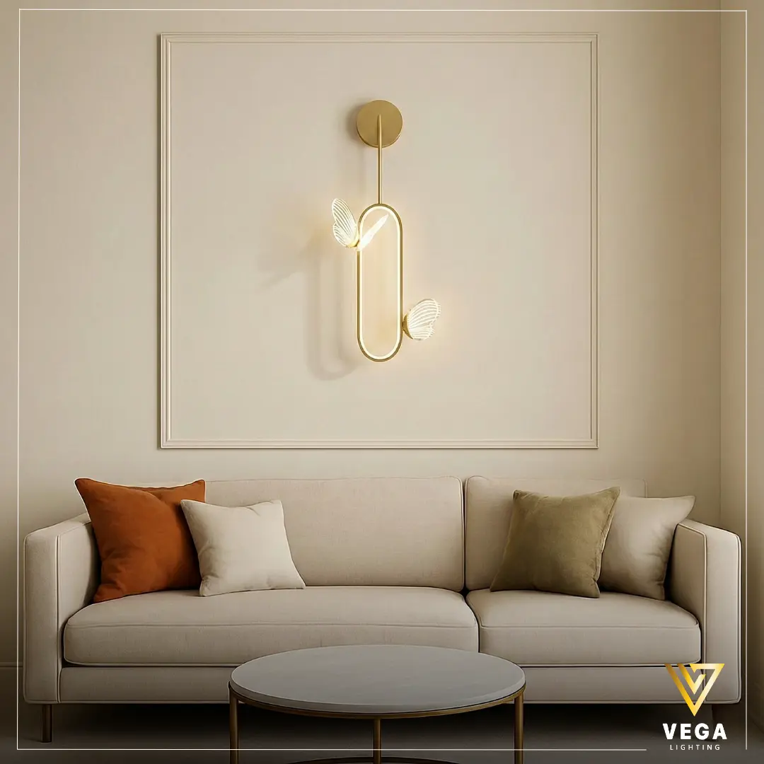 أبليك LEAFY المودرن – تصميم أوراق زجاجية راقية أبليك جداري مودرن ذهبي بتصميم عضوي وأوراق زجاجية لإضاءة دافئة.