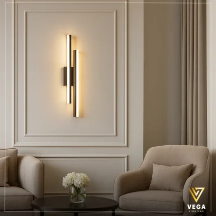 أبليك حائط عمودي حرف H أسود 60 سم بإضاءة LED دافئة