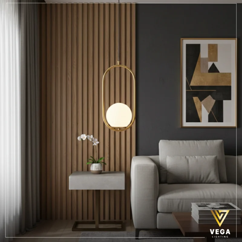 معلقة مودرن ذهبي لـوسـيـد بإطار بيضاوي وكرة زجاجية بيضاء بجانب أريكة مودرن من فيجا.