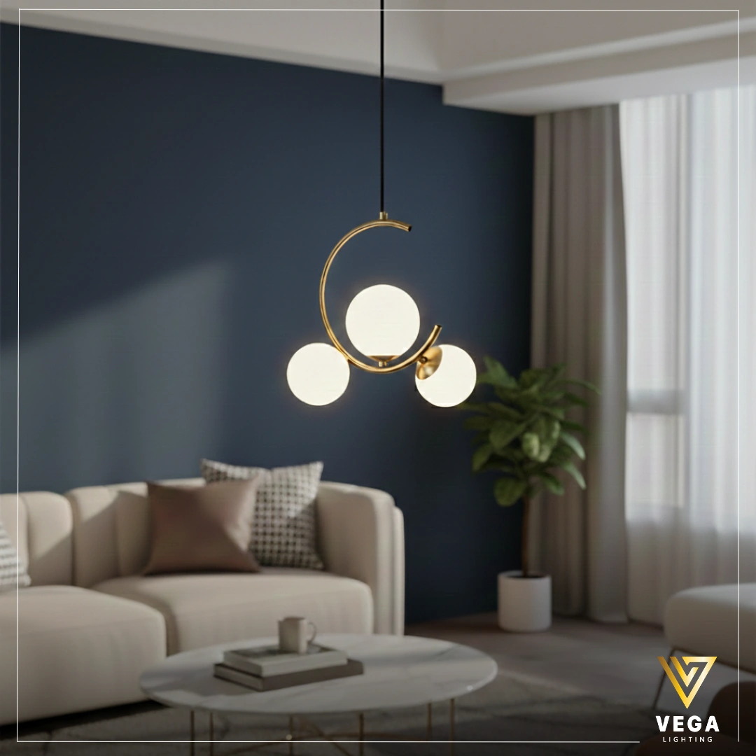 معلقة-مودرن-ذهبي-هلال-فيجا. معلقة مودرن ذهبي هلال بـ 3 كرات زجاجية بتصميم عصري في ريسبشن من فيجا.