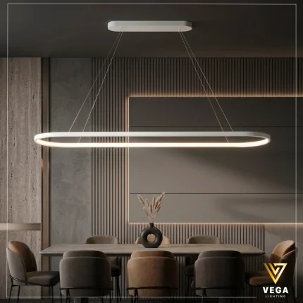 نجفة ريفلكت بيضاء مودرن ليد بتصميم بيضاوي نحيف لغرف الطعام.