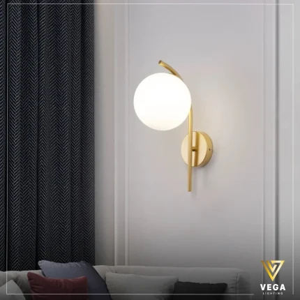 أبليك جليما GLIMA ذهبي لامع بذراع منحني وكرة زجاج أبيض