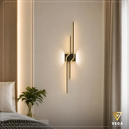 إضاءة حائط حديثة LED بتصميم مودرن أسود وإضاءة دافئة